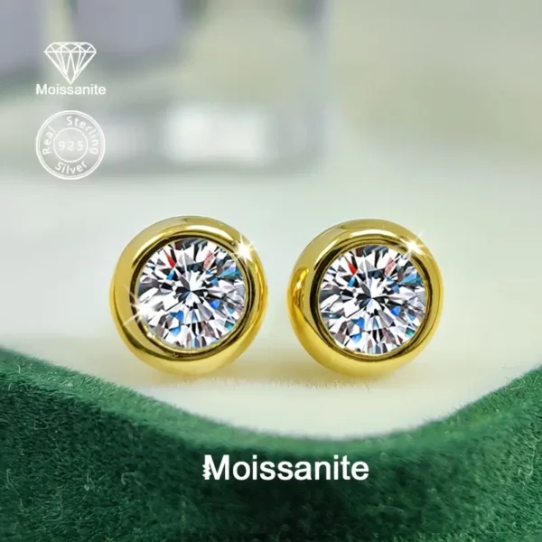 ⁦أقراط مويسانيت بقطر 1 قيراط في فضة 925 - أنيقة وفاخرة، مثالية للارتداء اليومي أو المناسبات الخاصة، هدية مثالية للنساء⁩ - الصورة ⁦3⁩