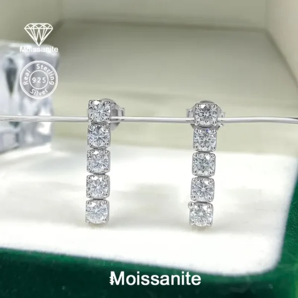 ⁦أقراط نسائية أنيقة من الفضة عيار 925 مع مويسانيت دائري أبيض⁩ - الصورة ⁦6⁩